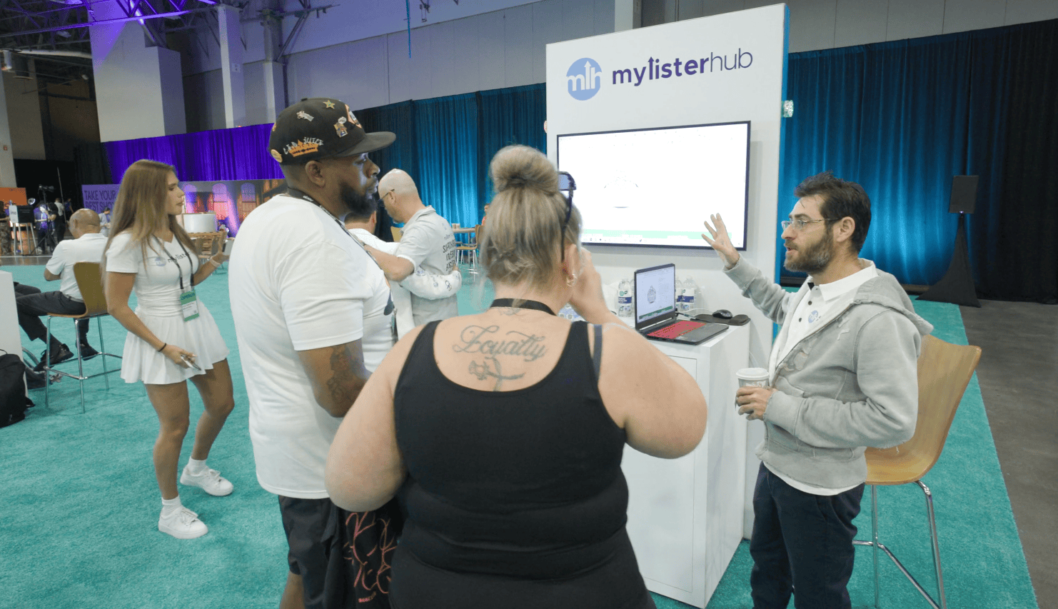 MyListerHub team member giving a live demo to eBay sellers at the MyListerHub booth during a trade show
